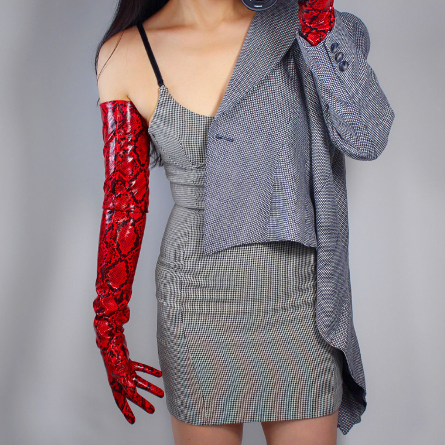 Rote Schlangen-LATEX-HANDSCHUH – Patent Leather Shine Bewertung und Preis